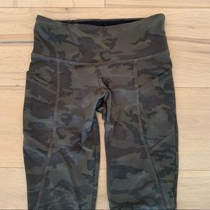 Strut This ‘Flynn’ Camo Leggings with Pockets (S)